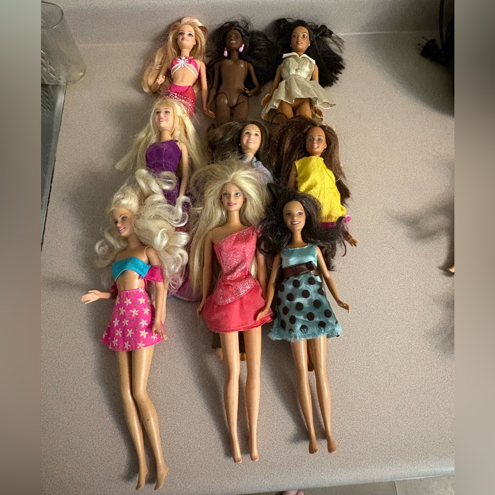 Tlc Barbie lot 9 dolls